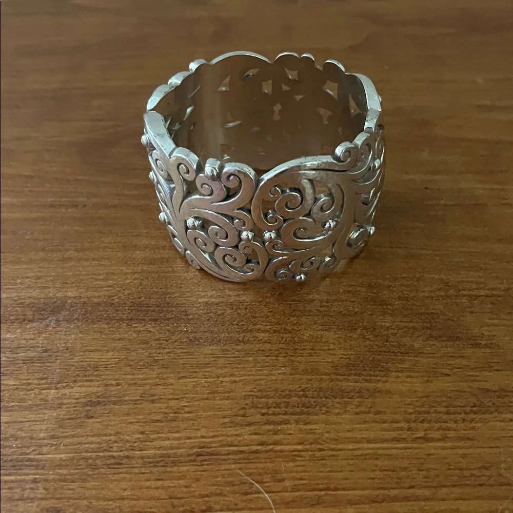 BRIGHTON Retired Madrid Lace, Magnetic hinged bracelet - Picture 2 of 3